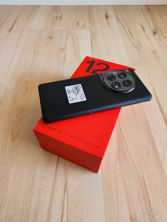 OnePlus 12 x Hassleblad Edition