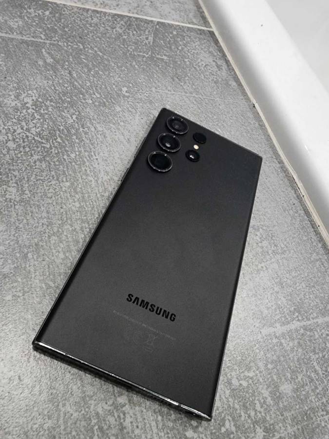 Samsung Galaxy S23 Ultra (READ AD!!)