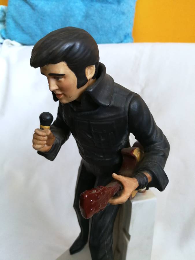 ELVIS PRESLEY Forever Elvis 68 McCormick Whiskey Porcelain Decanter Music Box