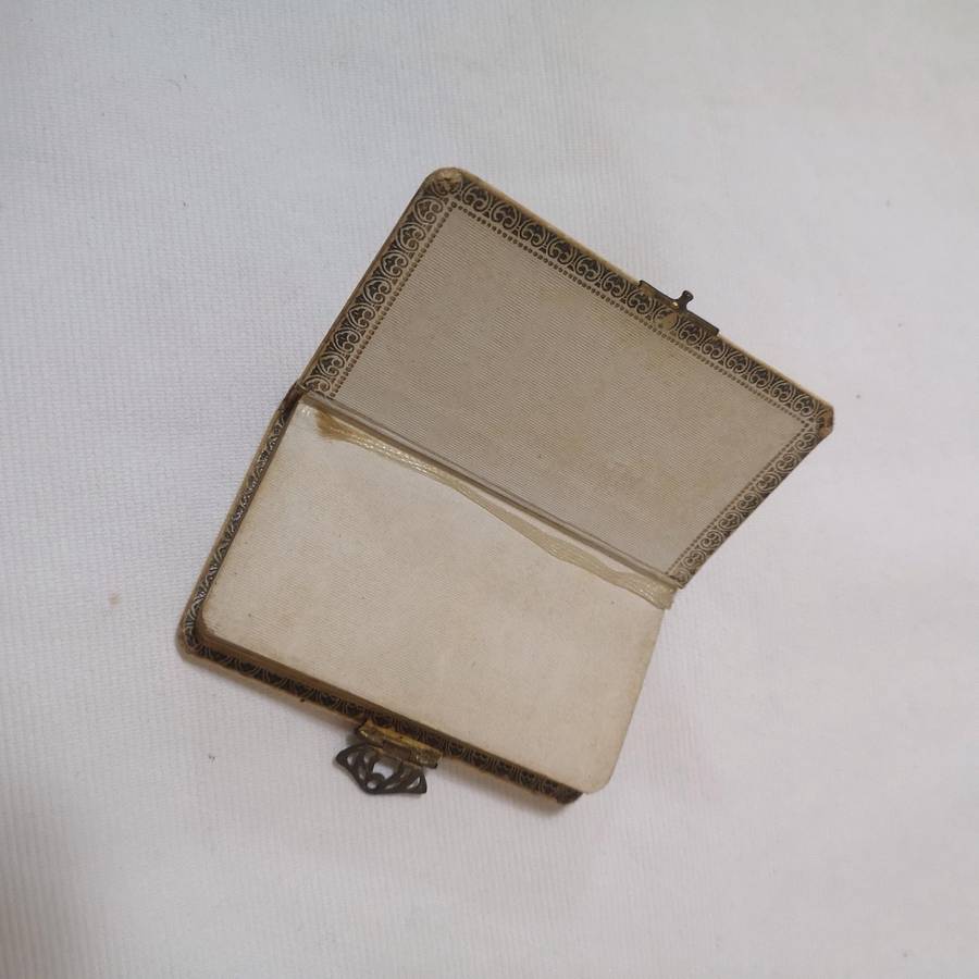 1926 Mini Prayer Book in Portuguese with illustrations