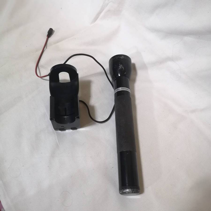 MAGLITE Rechargeable with 2 cradles, 1 charger and spare flashlite