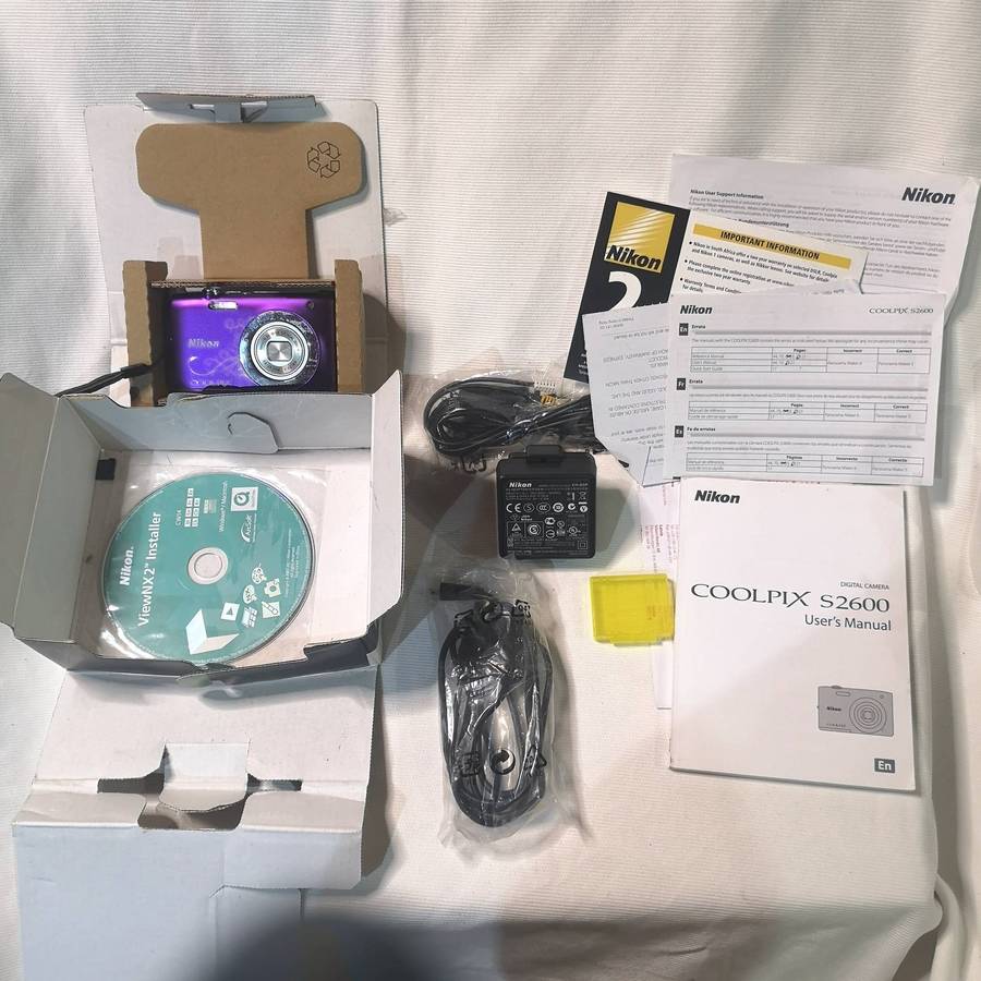 NIKON COOLPIX S2600 DIGITAL COMPACT- Charger, Box & Cables included