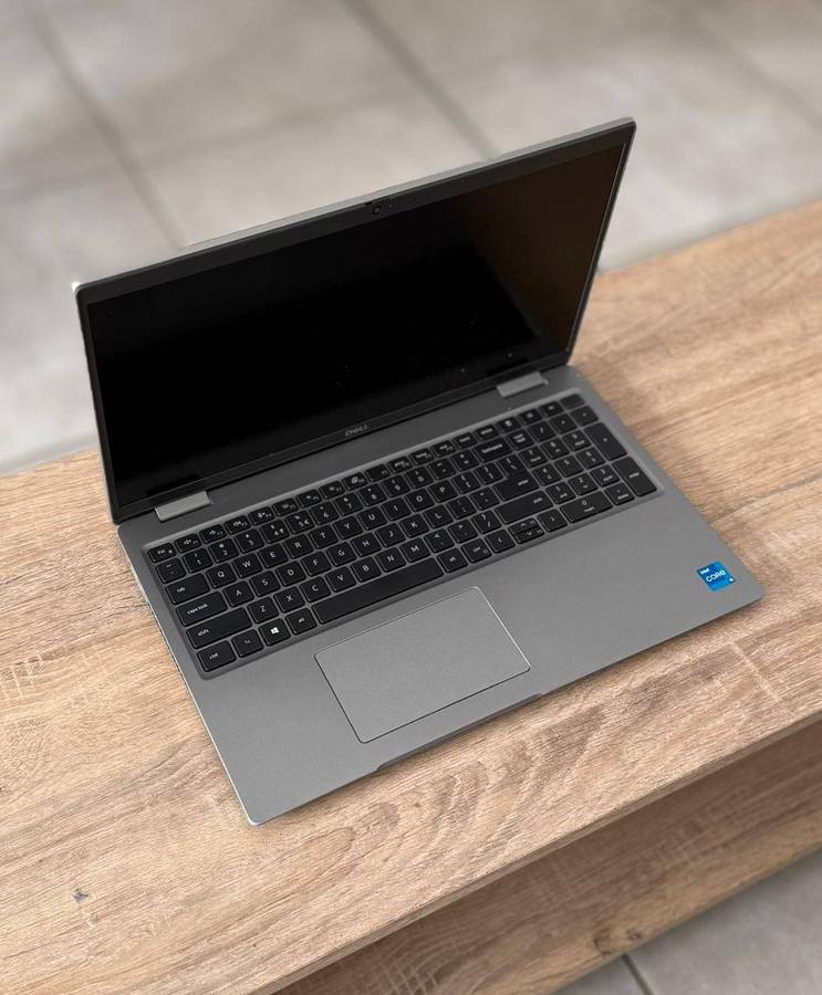 Dell Latitude 5520 , intel Core i5vPro - 1135CPU, 11th Generation