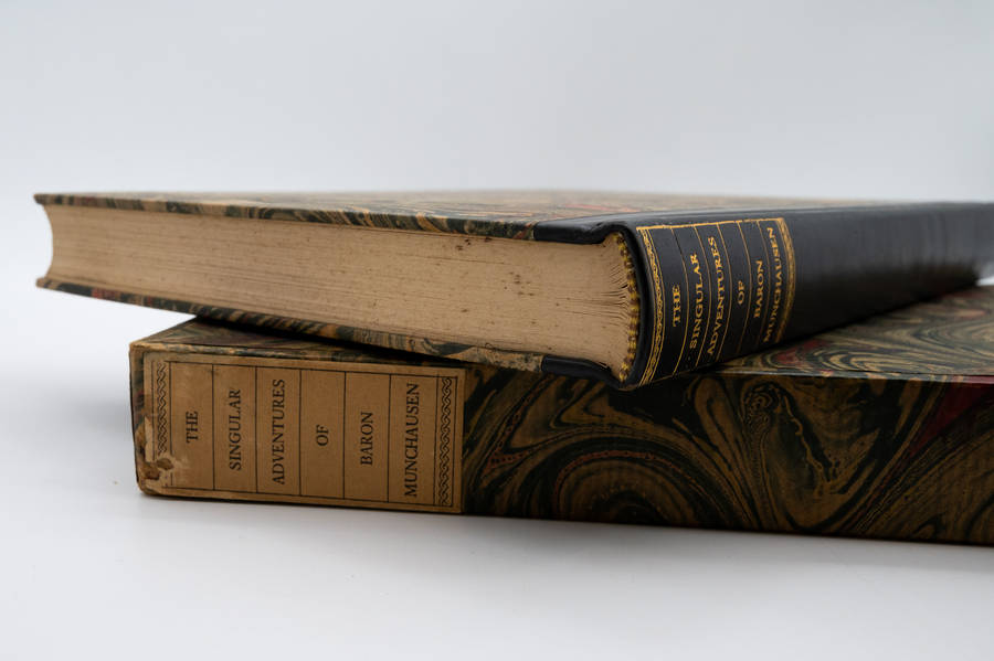The Singular Adventures of Baron Munchausen by Others, Rudolph Raspe and - Signed by Illustrator Fri