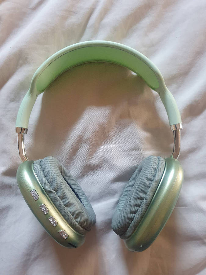New green P9 wireless bluetooth headphones