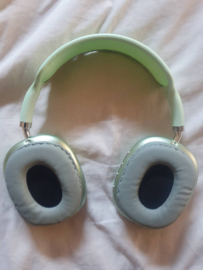 New green P9 wireless bluetooth headphones