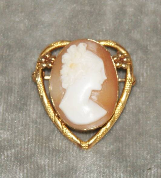 Vintage heart shaped 9ct gold cameo brooch/ pendant (6.7g) @ ccrraazzyy low R1 start