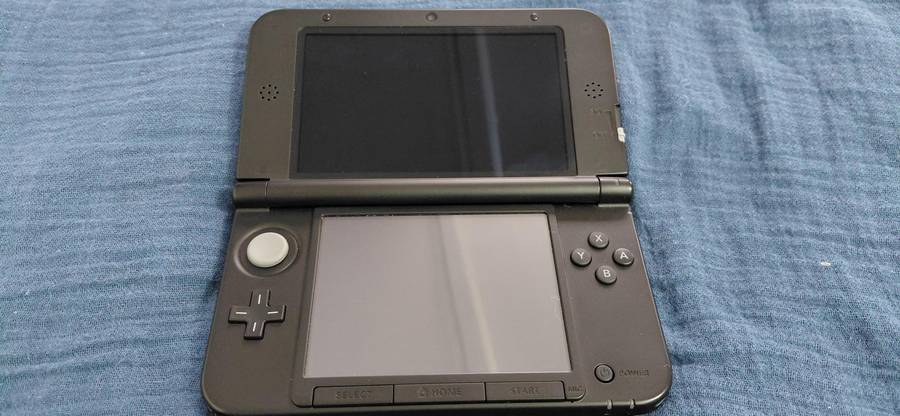 Nintendo 3DS XL Console (Black/Grey)