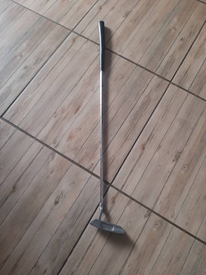 Golf putter