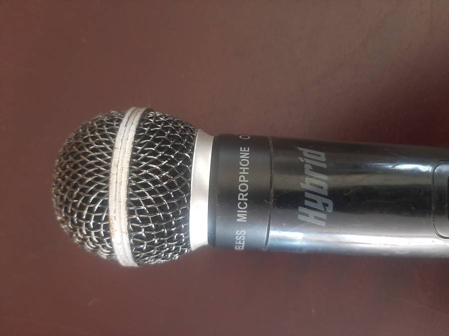 Hybrid wireless microphone