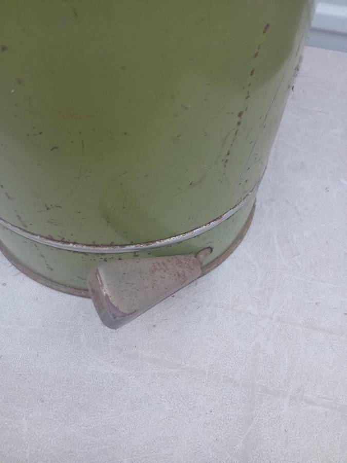 Vintage metal pedal bin