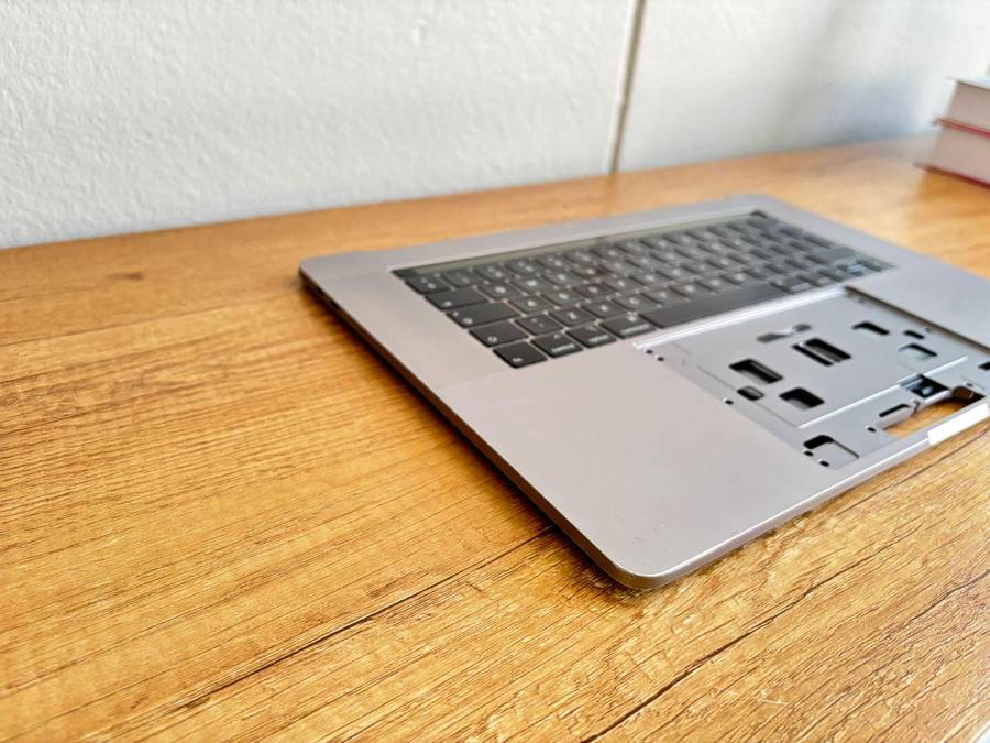 MacBook Pro 15" Retina (Mid 2018n - 2019) Upper Case Assembly with Low-Cycle Battery  A1990, Grade A