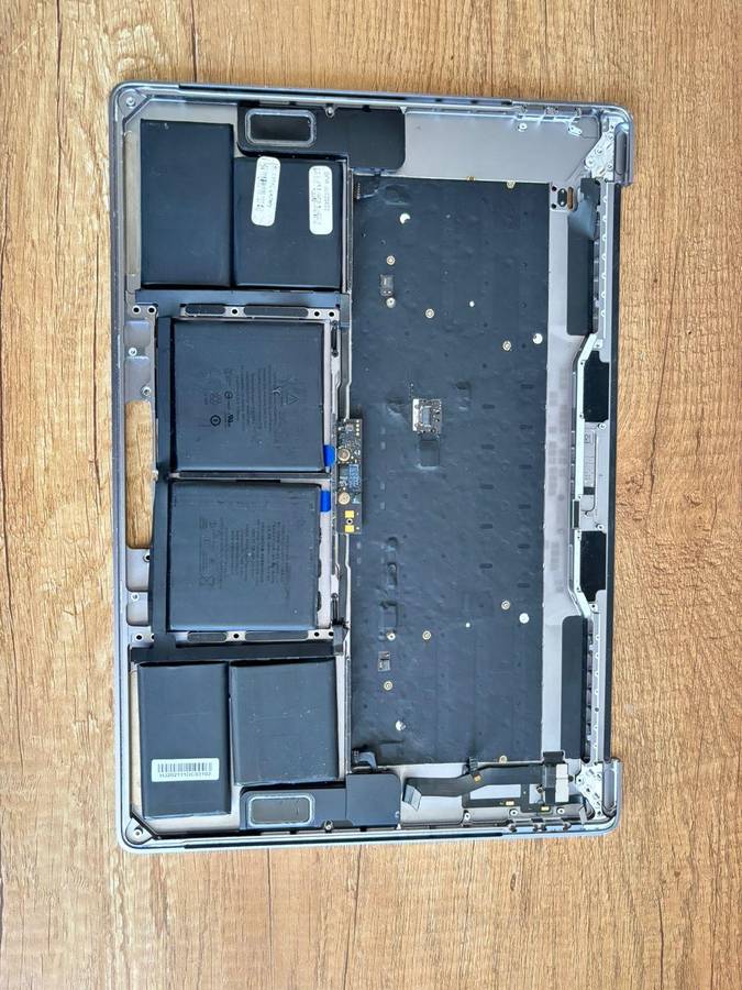 MacBook Pro 15" Retina (Mid 2018n - 2019) Upper Case Assembly with Low-Cycle Battery  A1990, Grade A