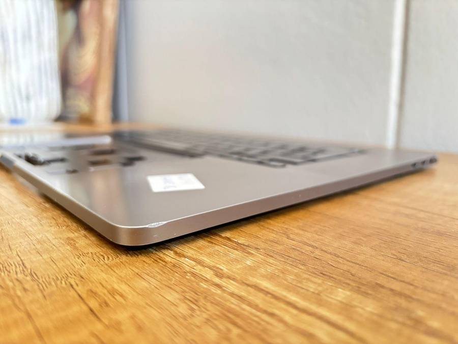 MacBook Pro 16" (2019) Upper Case Assembly  A2141 Model (Grade B) Includes: Keyboard