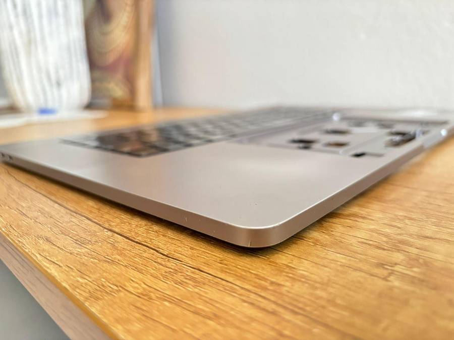 MacBook Pro 16" (2019) Upper Case Assembly  A2141 Model (Grade B) Includes: Keyboard
