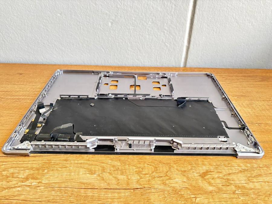 MacBook Pro 16" (2019) Upper Case Assembly  A2141 Model (Grade B) Includes: Keyboard
