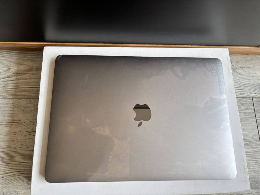  Genuine MacBook Pro 13" Retina Display Assembly  A1708 / A1706 (Late 20162017)
