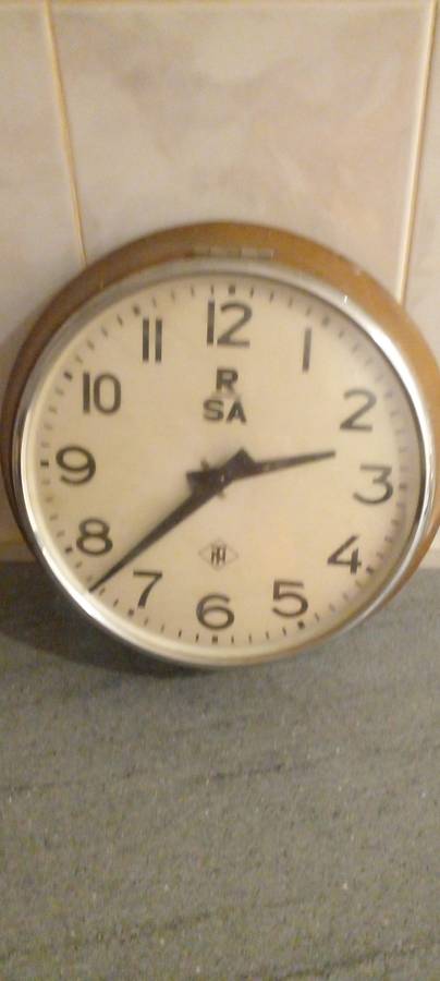 X--RARE 1950'S STATION /INDUSTRIAL TN (RSA) WALL CLOCK, IN WORKING CONDITION.SEE DESC.