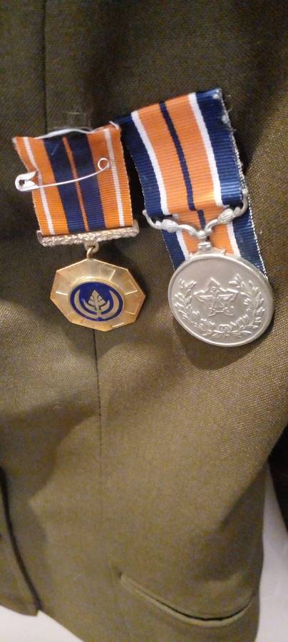 SADF LADIES' TUNIC SERVICE DRESS.  DATED 1982.SMALL IN SIZE.(LADY CAPTAIN)..