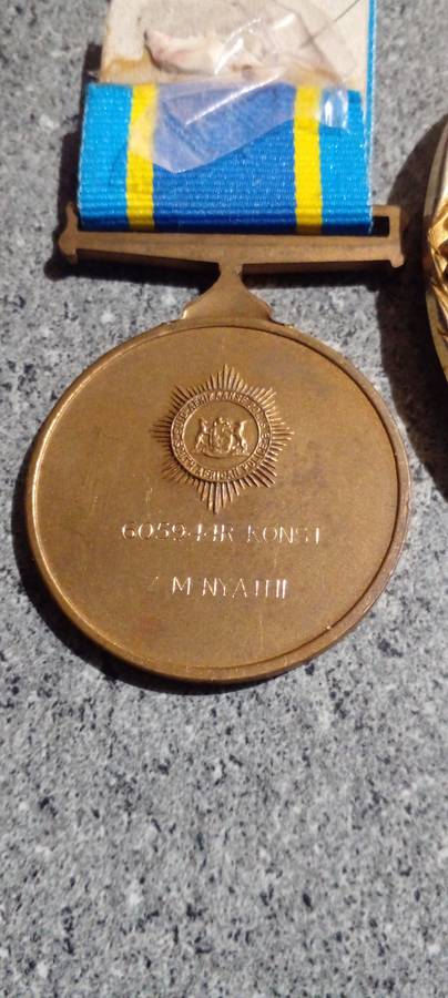 MILITARY MEDAL AND  BADGE.