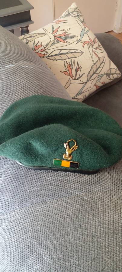 1SADF 1SAI BALKIE/BADGE BERET, ORDINANCE METAL FLASH + A XL BOSBAADJIE. SEE DESC.