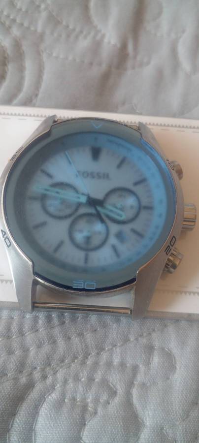 2 nd hand FOSSIL COACHMAN in working condition.Needs a strap. Selling as is.  See DESC.