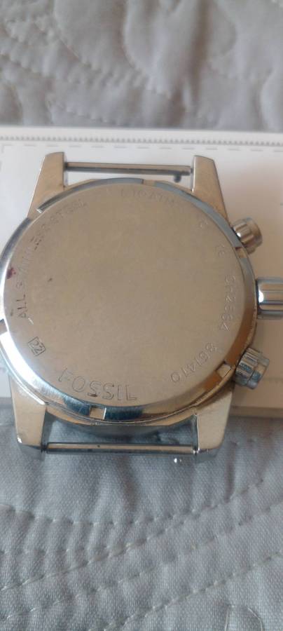 2 nd hand FOSSIL COACHMAN in working condition.Needs a strap. Selling as is.  See DESC.