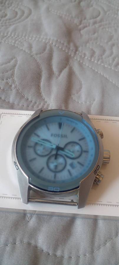 2 nd hand FOSSIL COACHMAN in working condition.Needs a strap. Selling as is.  See DESC.
