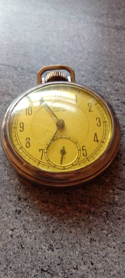 3x old Classics , selling as spares and repairs. Not working.See DESC.