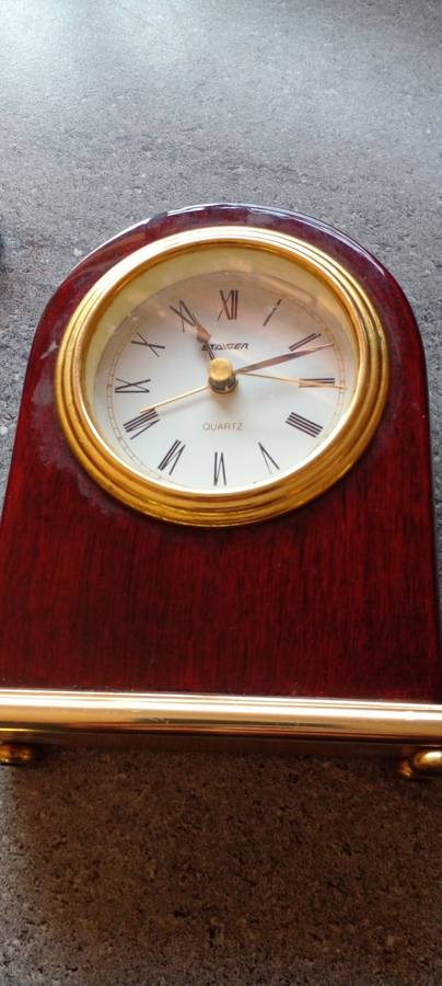 3x old Classics , selling as spares and repairs. Not working.See DESC.