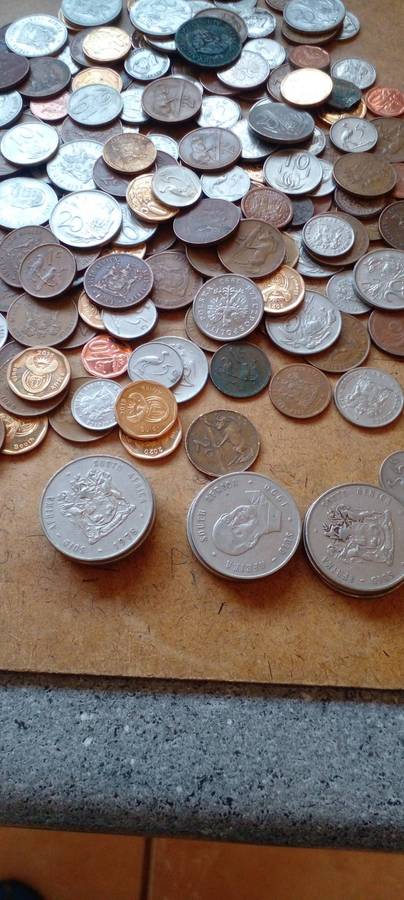 MIXED SA COIN JOB LOT. 10X OLD NICKEL BOK 1 RAND COINS INCLUDED. BID PER LOT.