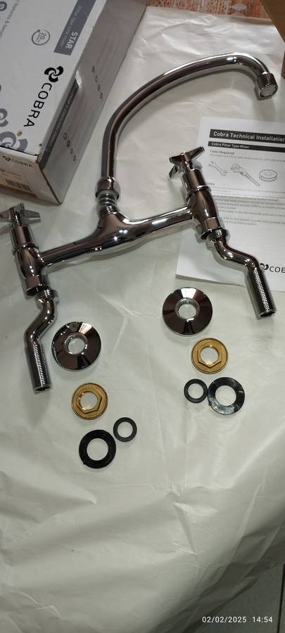 Cobra STAR Sink Mixer_Swivel Spout_2 Taphole_Heavy Pattern