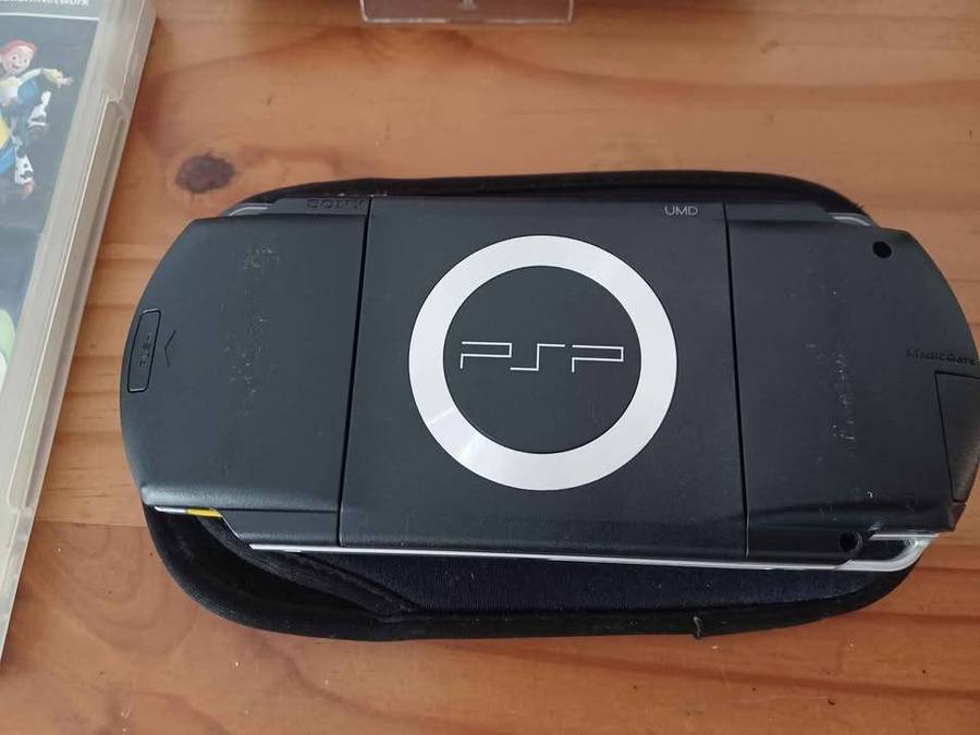 PSP CONSOLES BUDLE DEAL WITH EXTRA'S