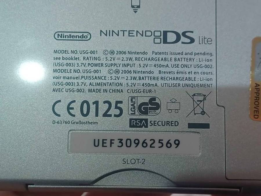 NINTENDO DS LITE IMMACULATE ORIGINAL BOX/CHARGER/BOOKLETS/GAMES