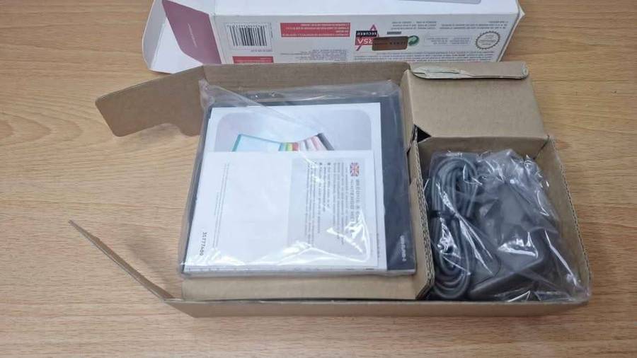 NINTENDO DS LITE IMMACULATE ORIGINAL BOX/CHARGER/BOOKLETS/GAMES