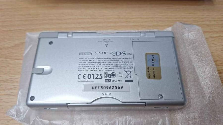 NINTENDO DS LITE IMMACULATE ORIGINAL BOX/CHARGER/BOOKLETS/GAMES