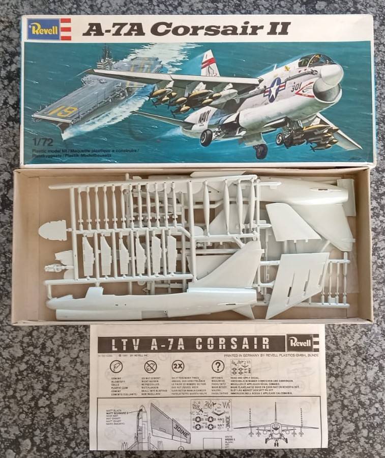 Revell Model, VA-7A Corsair II