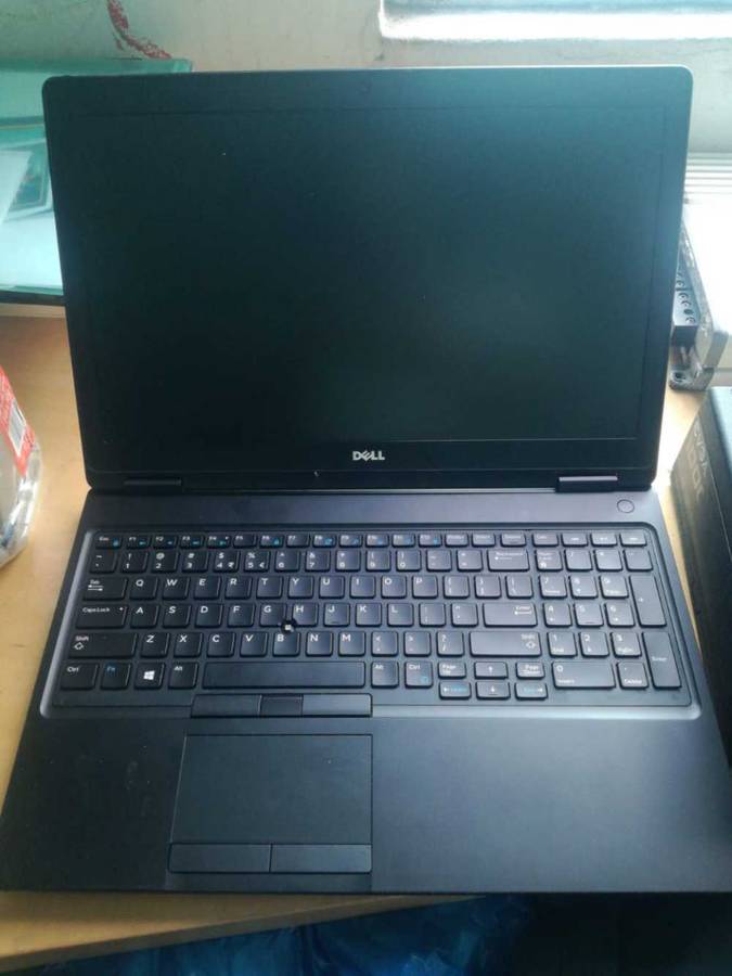 Dell Latitude 15.6inch Laptop: i5 8th gen, 8GB RAM, 500GB HDD. Ink on side screen, selling as spares