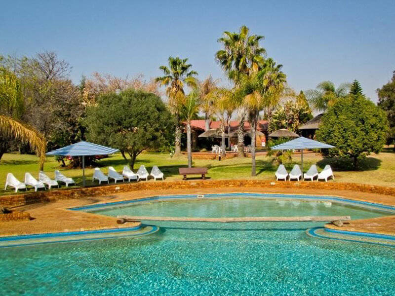 Midweek @ Manzi MOnate 6 Sleeper 10-14 February ( 4 adults 2 kids under 12)