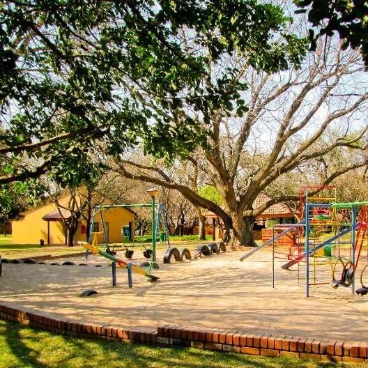 Midweek @ Manzi MOnate 6 Sleeper 10-14 February ( 4 adults 2 kids under 12)