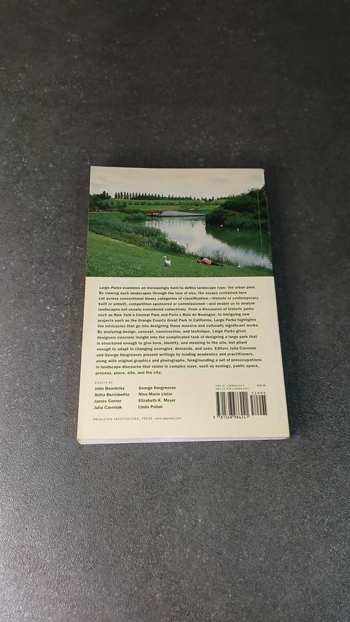 Large Parks by Julia Czerniak  (Editor)