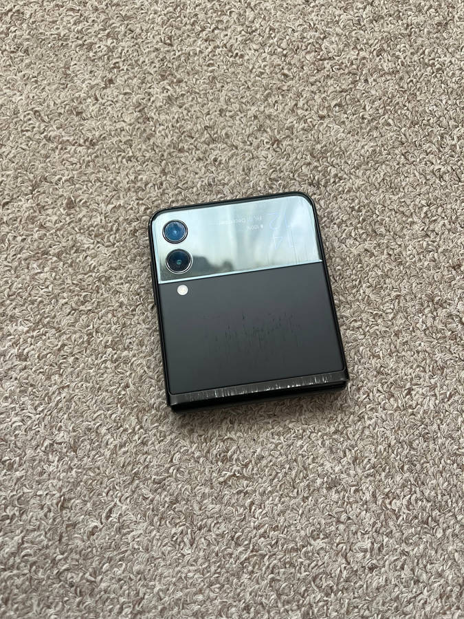 Samsung Z flip 3 5G 256gb 8gb ram with 4 green lines on screen works perfectly