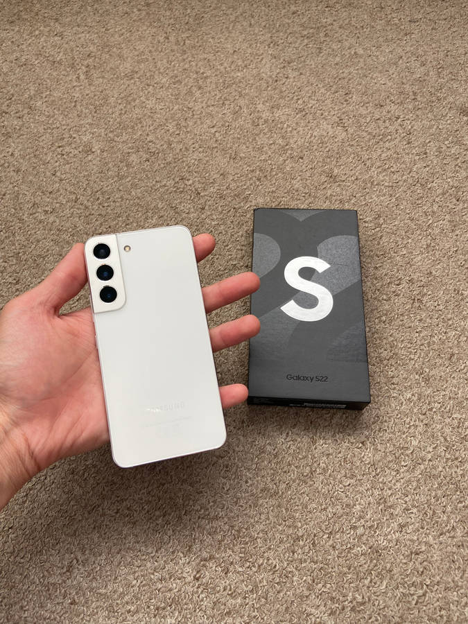 Samsung S22 5G 256gb Dual SIM with box and 2 green lines on screen