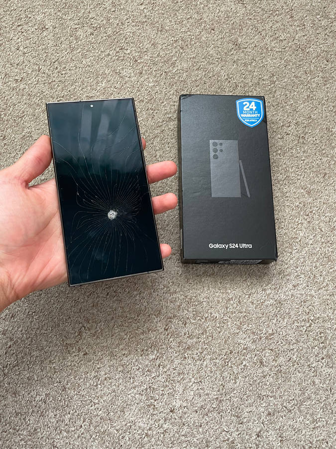 Samsung S24 Ultra 256gb 12gb ram Dual sim with box and cable cracked screen