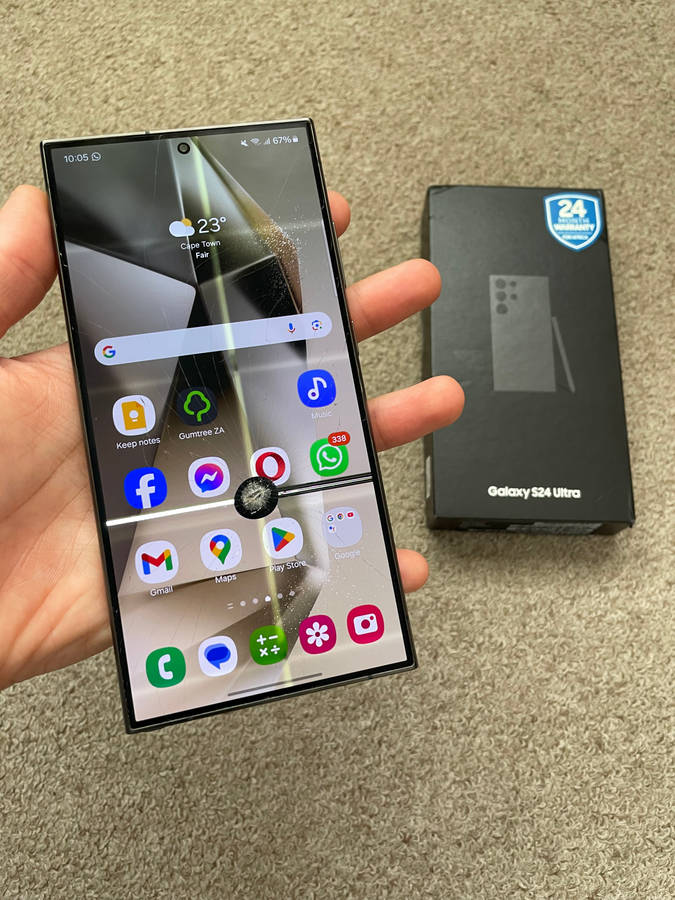 Samsung S24 Ultra 256gb 12gb ram Dual sim with box and cable cracked screen