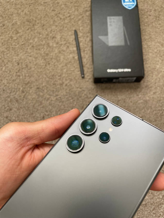 Samsung S24 Ultra 256gb 12gb ram Dual sim with box and cable cracked screen