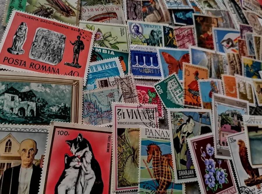 600 x World Stamps - Various Countries