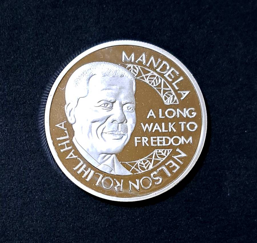 MANDELA * A LONG WORK TO FREEDOM *( NOBEL PEACE PRIZE 1993 ) CROWN SIZE .999 SILVER PLATED.