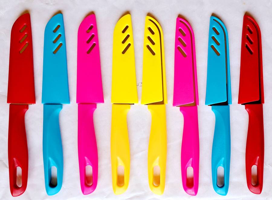 Kitchen Knife Combo 8 Knives for one bid." New "