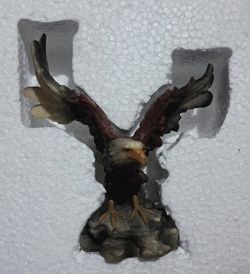 Beautiful Modern Resin Eagle Statue "Stunning" New in Box "